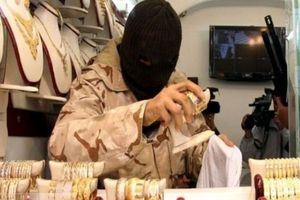 فیلم لحظه به لحظه سرقت مسلحانه از مغازه سکه و طلای خیابان ولیعصر تهران/ ویدئو
